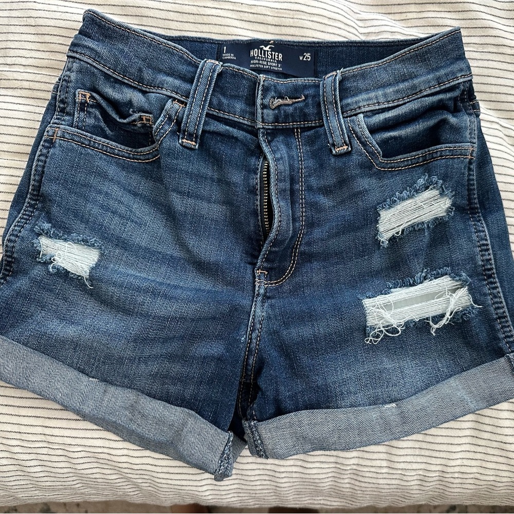 Hollister shorts size 1 (25” waist)